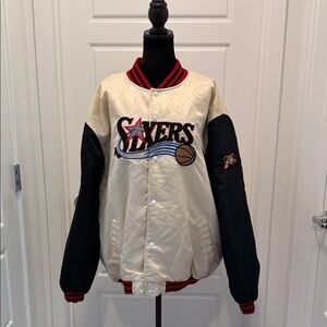 Vintage y2k Nike NBA Men's Performance Jacket with Black and Cream Design